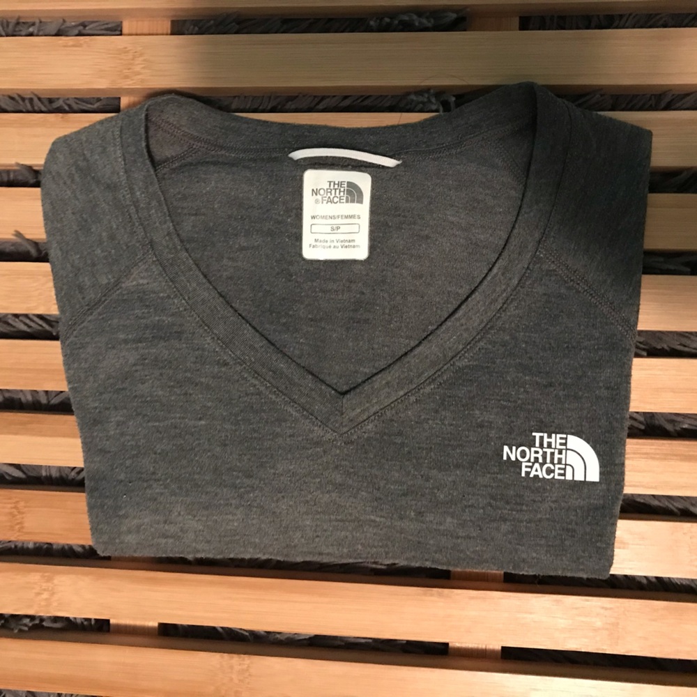 The North Face women’s small charcoal tee shirt